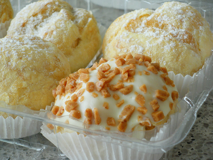 calgary wedding dessert cream puffs